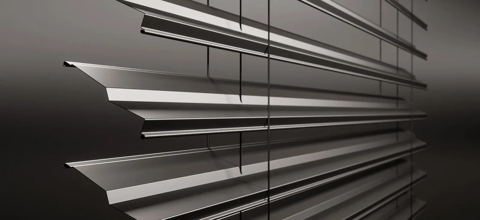 Ein modernes, schlichtes Design mit horizontalen Metallstreifen und einer abgerundeten Ecke.